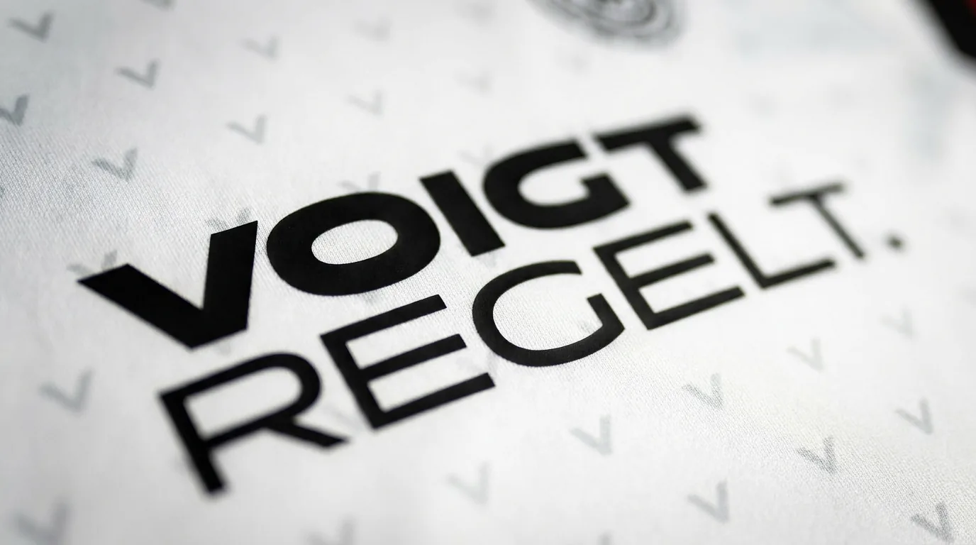 VOIGT regelt – Markenzeichen auf Trikot